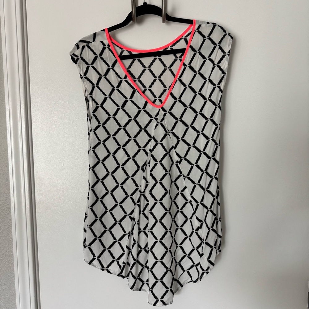 Geometric Reversible Black and White Women's Top